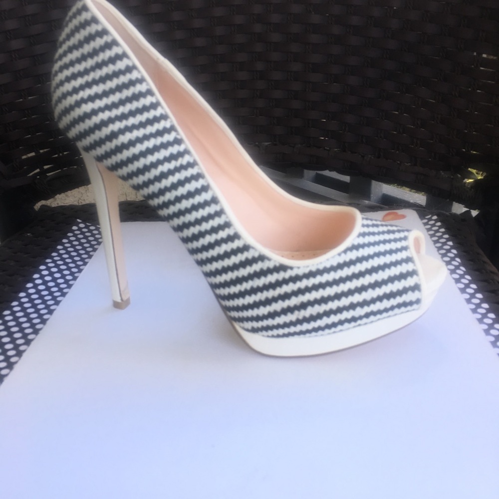 Stripped Pattern Shoes - Picture 5 of 7